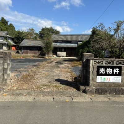 山鹿市藤井956-1他 土地２４０万円 宅地１３４２．７㎡（４０６．１６坪） 畑６８０㎡（２０５．７坪）古屋付き 