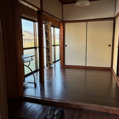 玄関を開けると広いホール (玄関) 玄関を開けると広いホール (玄関)