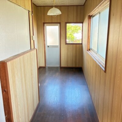 北側に続く廊下 (内装) 北側に続く廊下 (内装)