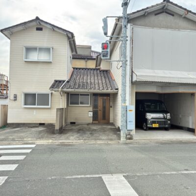 山鹿３９（サンキュー）貸家 豊前街道の街並みを臨む好物件 4DK 戸建て 駐車場2台 店舗としても最適環境