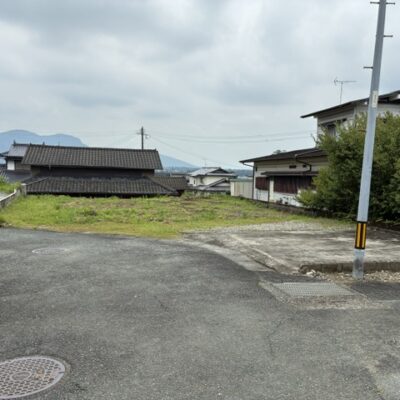 山鹿市下吉田806番13　注文住宅用土地　メーカー指定なし　八幡小学校区　広々83.39坪　坪単価4.5万円　上下水道完備 画像1